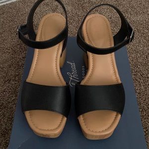 Target universal thread April heels. Women’s size 7.